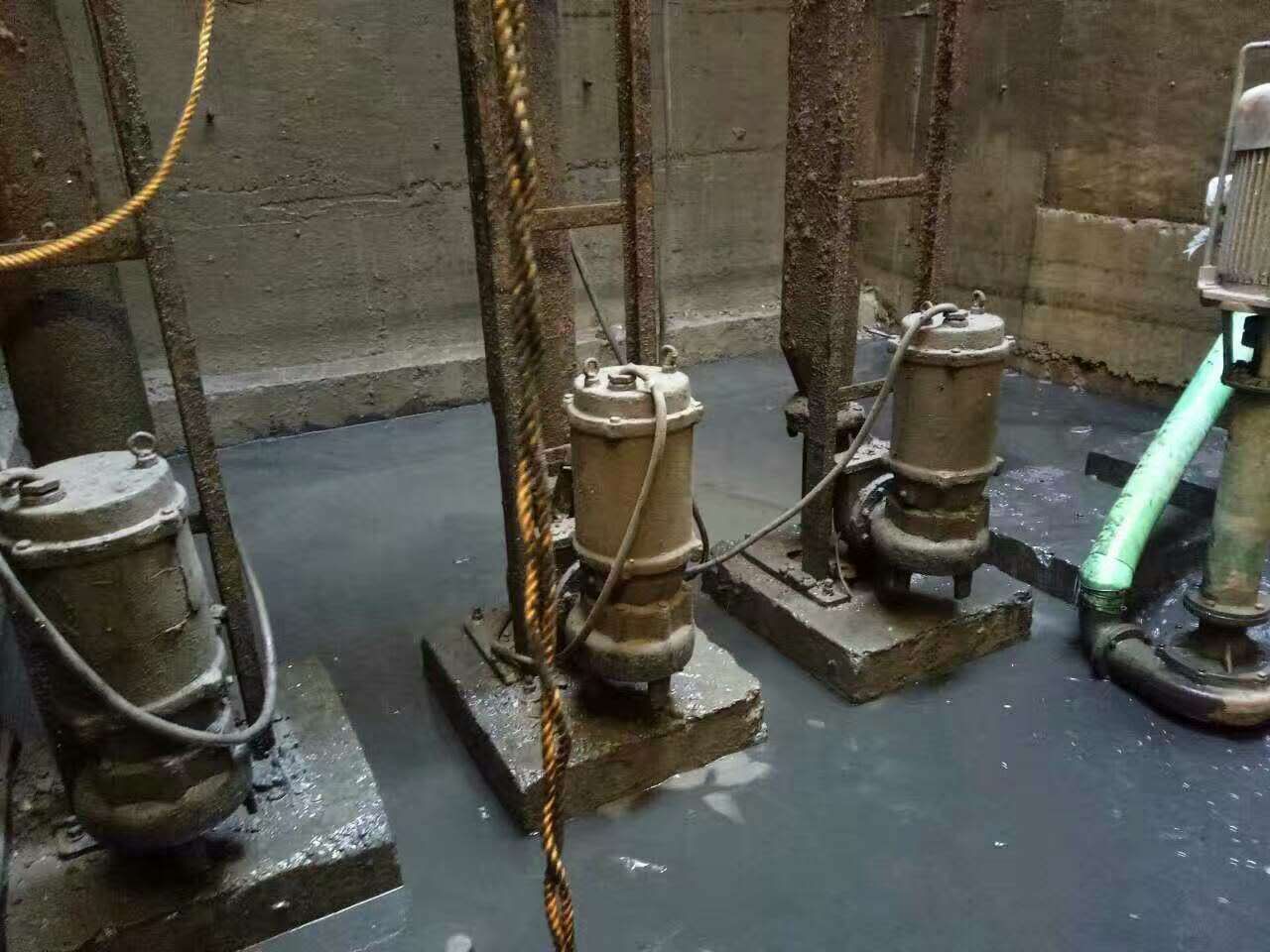 长洲污水池清理